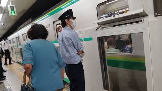 東京メトロ千代田線 北千住駅　特殊取扱が始まる前と後の様子　営団ブザーが車掌から助役扱いに　ホームドアの閉扉扱いも自動から手動になります