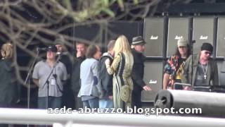 Video: AXL ROSE Meets With Fans After Final AC/DC Rehearsal 6 video
