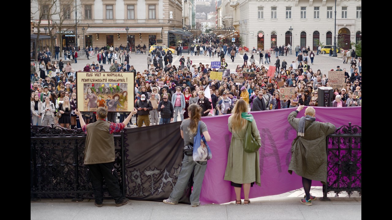 NŐNAPI VONULÁS: Virág Helyett Szolidaritást - Élőben a Mércén!