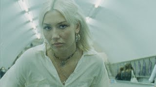 Video thumbnail of "Nieve Ella - Girlfriend (Official Video)"