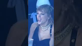 TAYLOR SWIFT BEING ICONIC SINGING DEMI LOVATO & SHAKIRA SONGS AT  VMAS 2023 #vmas2023 #taylorswift