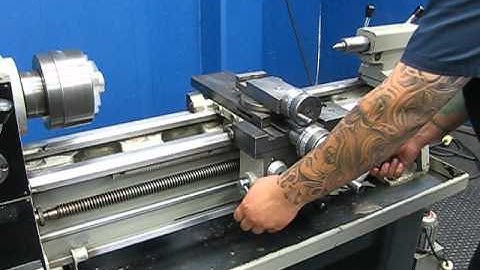 CLAUSING 11" x 30" GEARED HEAD BENCH LATHE w/ COOLANT SYSTEM