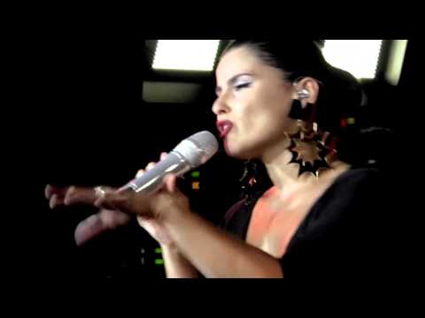 102.7 KIIS-FM Online Exclusive: Nelly Furtado "Big Hoops" Live Acoustic