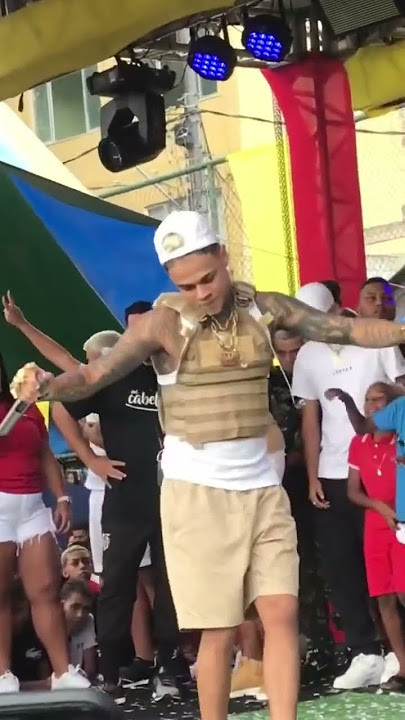 Mc cabelinho ao vivo no baile da Penha