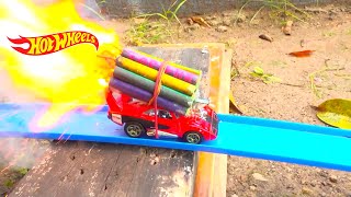 HOT WHEELS CON COHETES #1 EXPERIMENTO FIREWORKS WITH TOY CARS