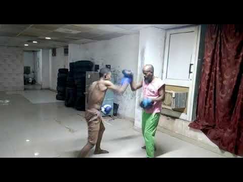 استعداد البطل السوداني عماد تهارقا للبطوله العربيه للملاكمه