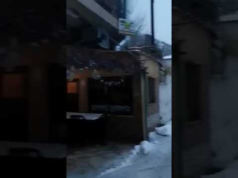 Εύβοια: Χιόνια στα γραφικά Καμπιά