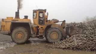 Hanomag 77D  loading rocks