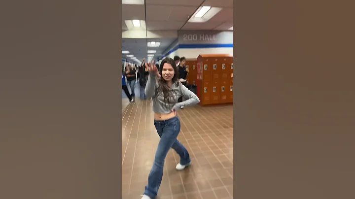 BACKUP DANCERS ATE! #kpop #dance #kpopshorts #kpopdancecover #kpopinpublic #hwasa #school #mamamoo