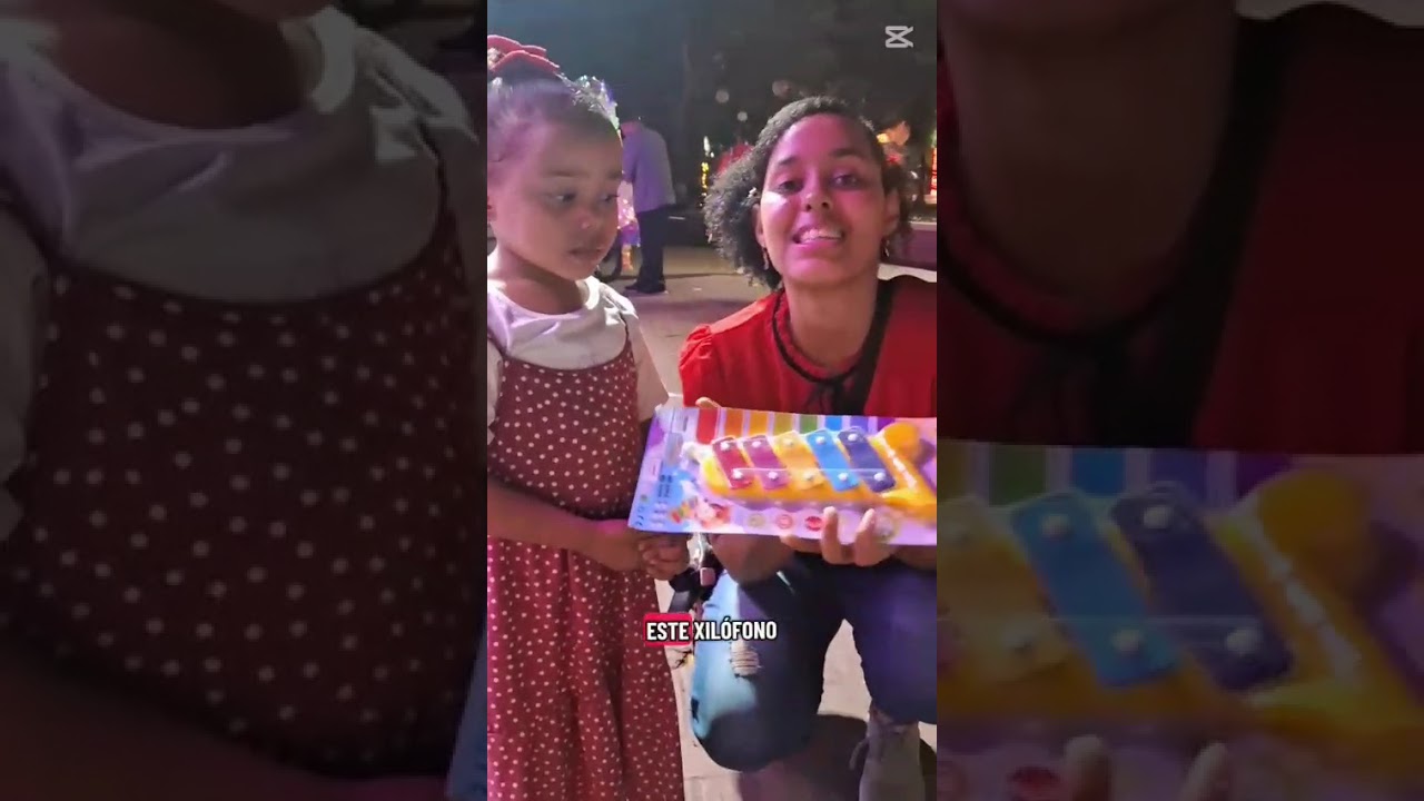 Día de reyes regalando juguetes en el parque.