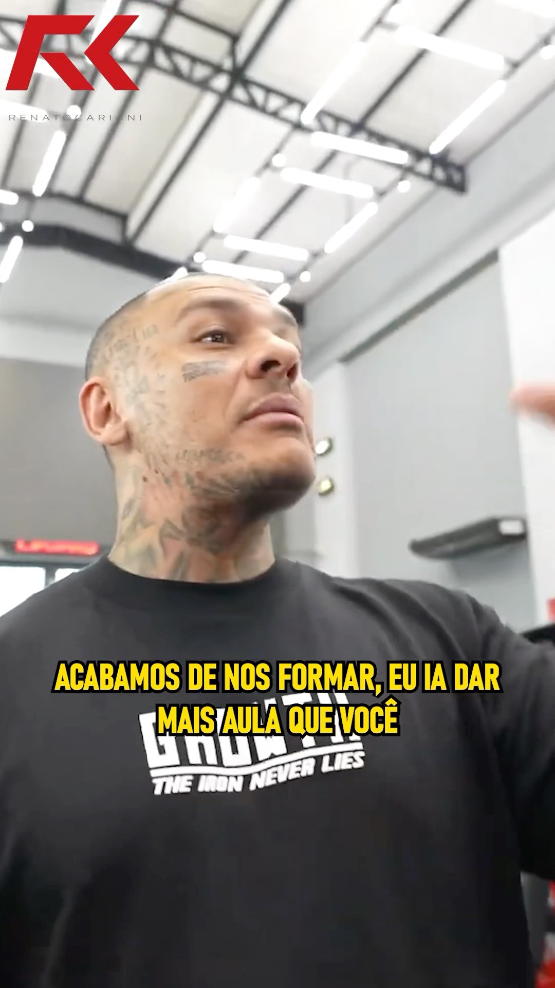 QUEM SE DARIA BEM CARIANI OU TOGURO? ? #renatocariani #toguro #brino #resenha #aula #zueira #meme