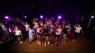 DEMON HUNTERS GOLDEN / DANCE EMOTION