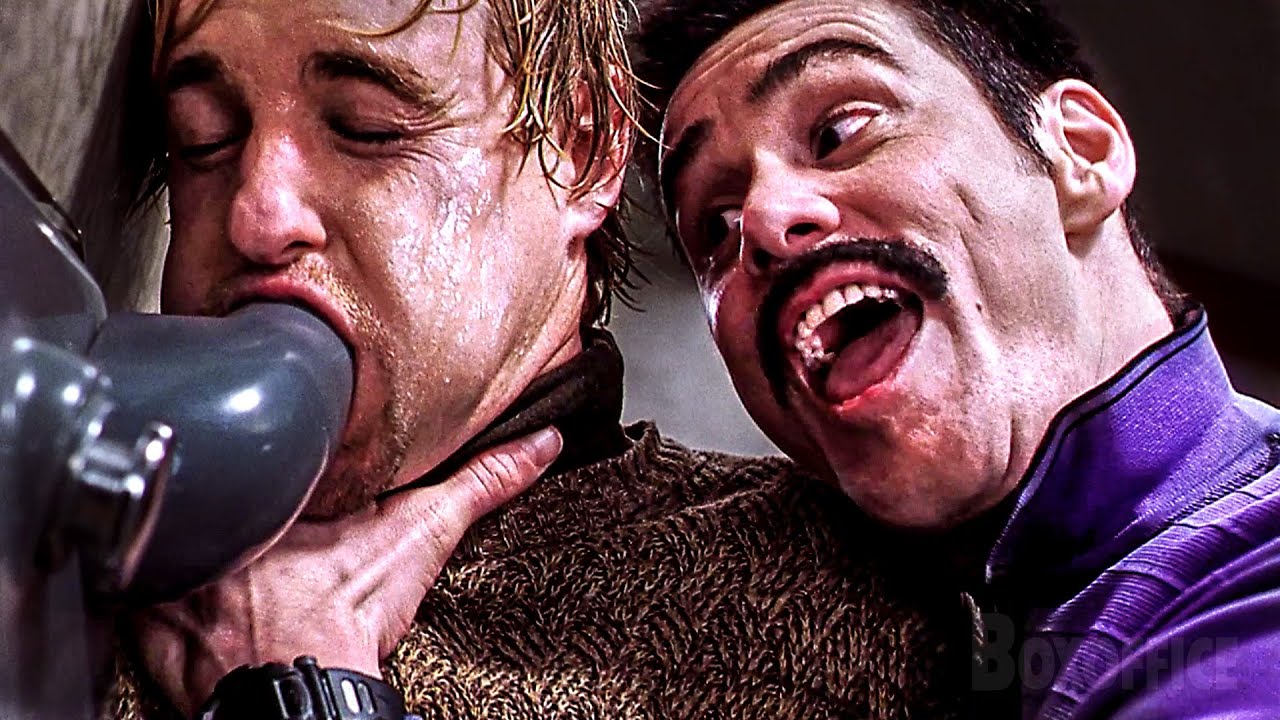 Jim Carrey limpia el piso del baño con Owen Wilson (se lo merecía)