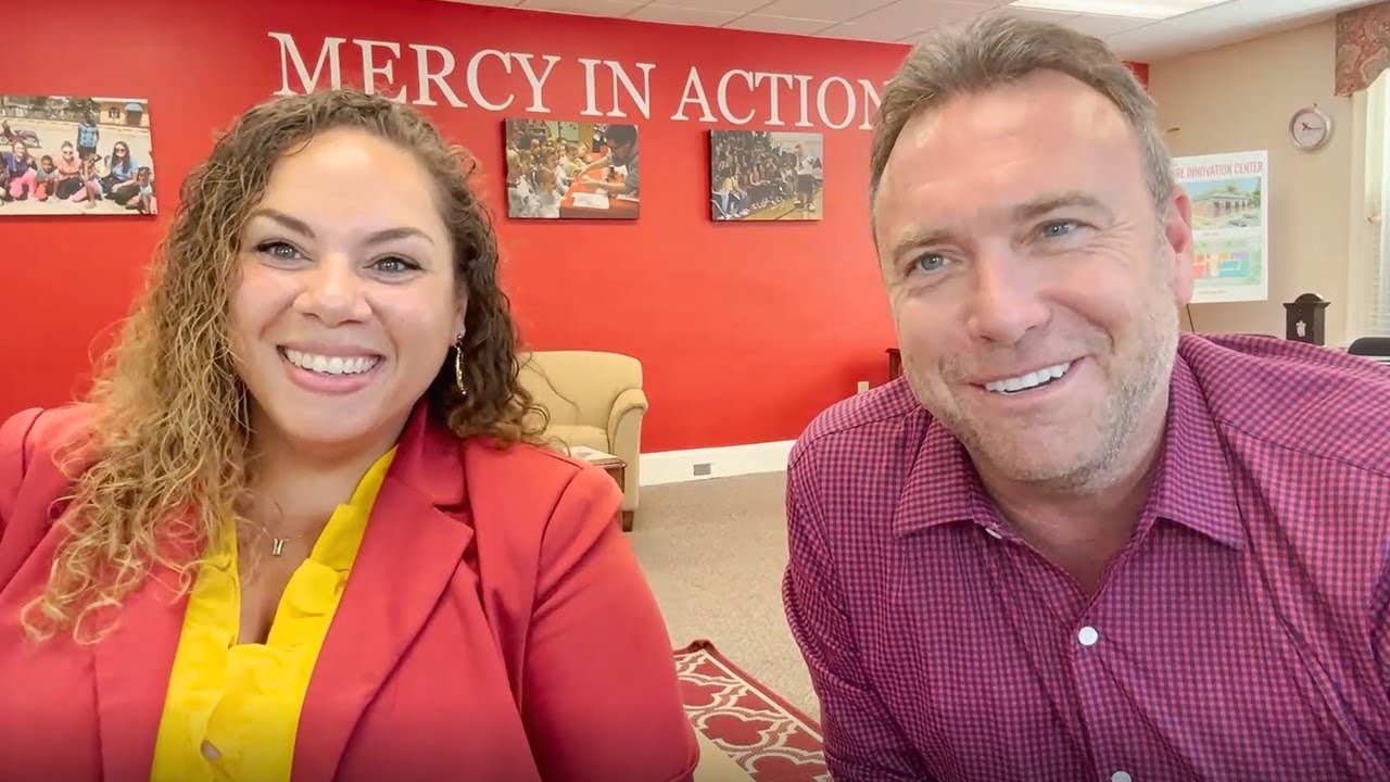 The College Tour - Chat with Admissions - YouTube