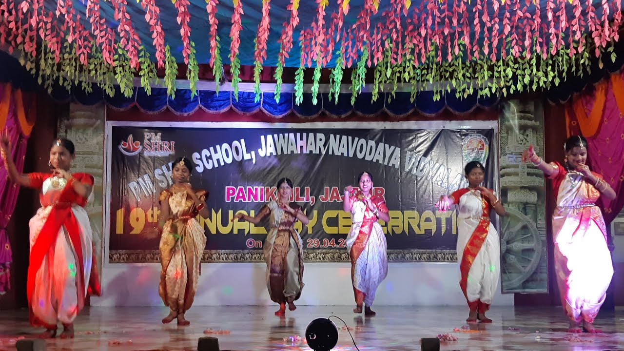 Dance 💃 🕺 performance by 8th class girls of PM SHRI JNV JAJPUR ODISHA ...