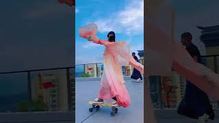 When Hanfu meets skateboarding on Mid-Autumn Festival, you have to drag out with your sisters an