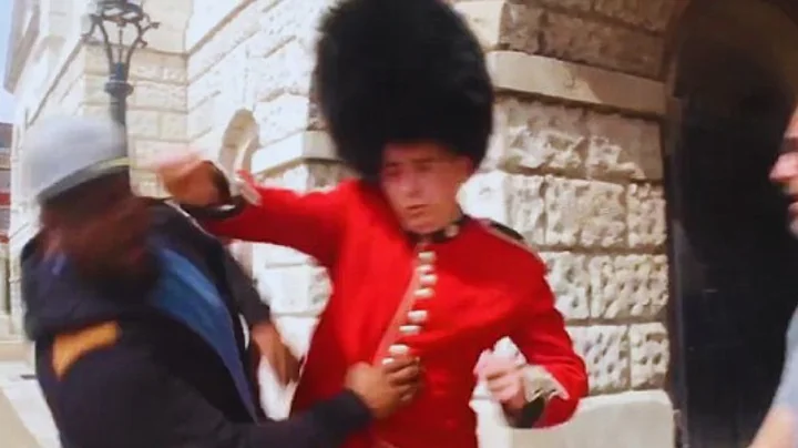 He Tried To Mess With A Royal Guard & Big Mistake - DayDayNews