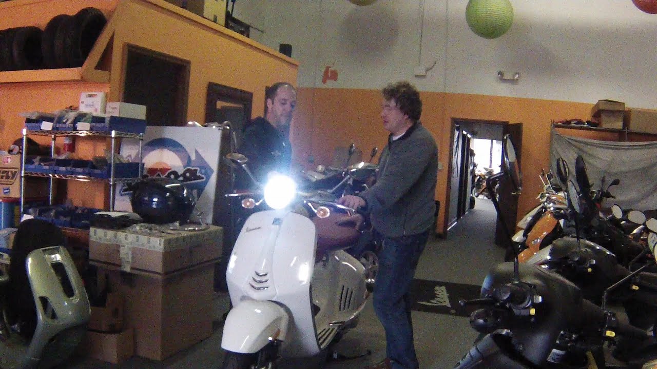 Vespa 946 - customer pickup