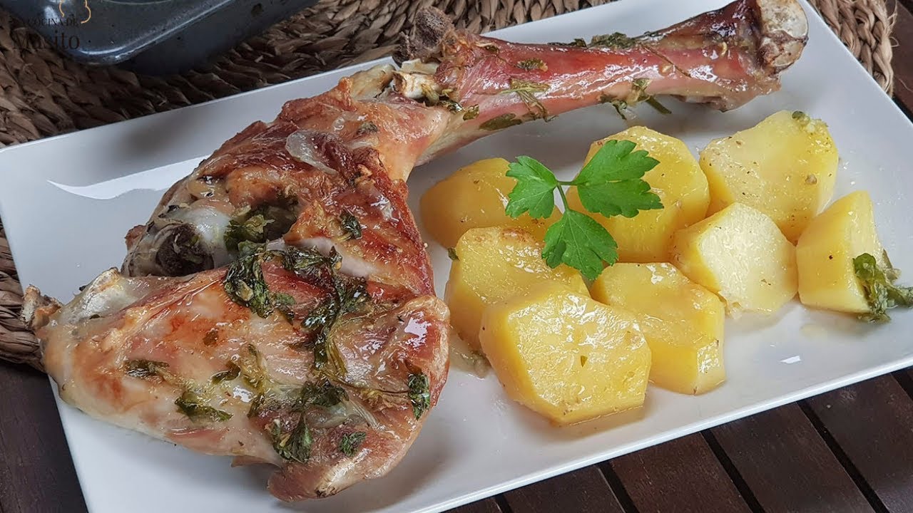 Paletilla de cordero al horno con patatas, ¡muy facil! - YouTube
