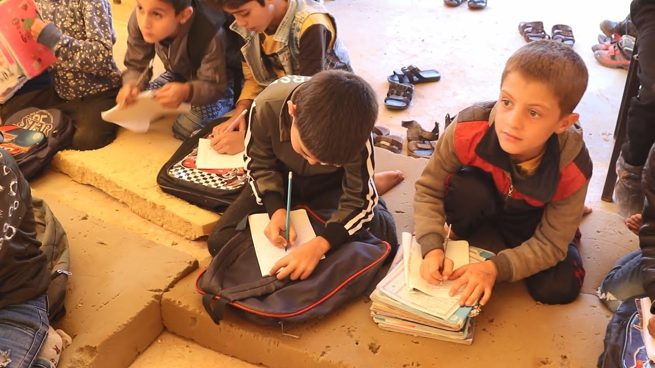 صعوبات كبرى يواجهها طلاب مخيم مريمين بسبب سوء الوضع التعليمي