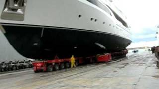 spmt in action on 1100ton big yacht c t s company italy