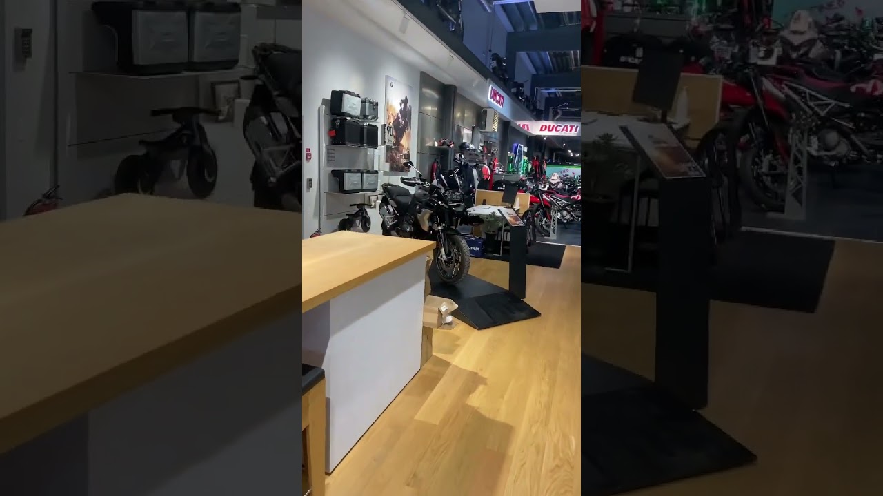 Different!standard BMW GS1250 VS black edition BMW GS1250 😍