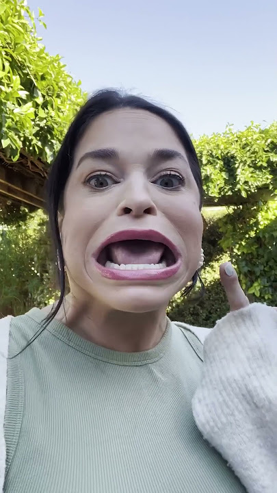 World’s tallest woman meets woman with largest mouth 🥰