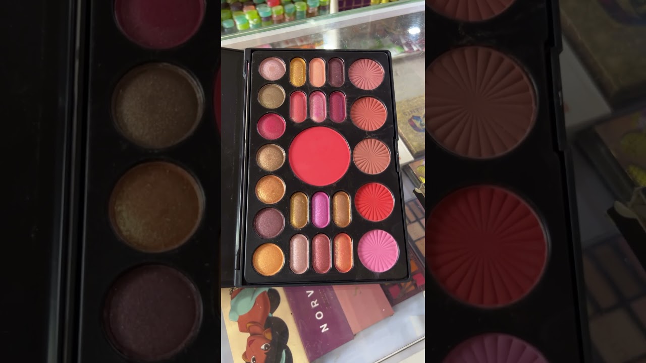 Huda Beauty 25 Color Eyeshadow kit..