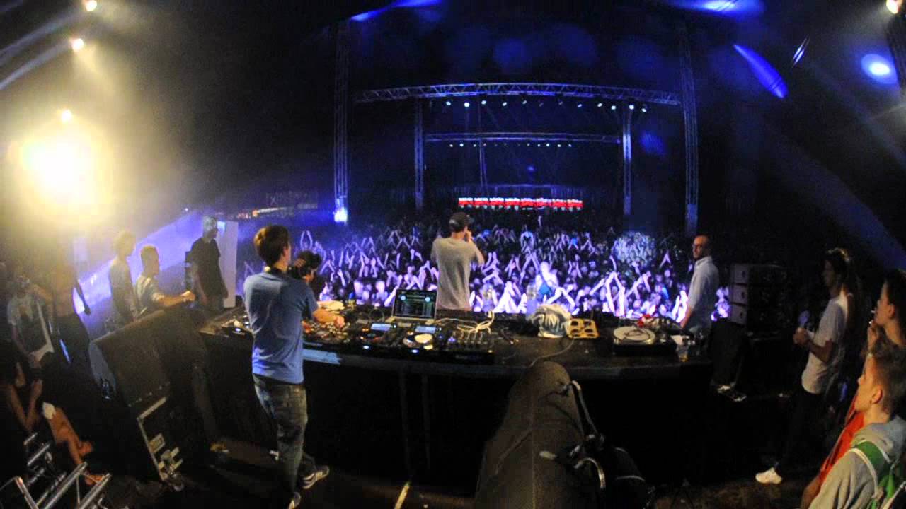 Netsky & Michael Schack live - Laundry Day 2011 [HD]