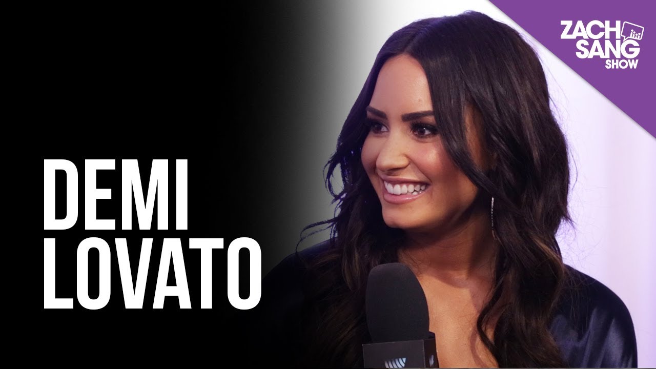 Demi Lovato I Backstage at the AMAs