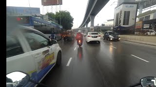 HATI - HATI BAWA MOTOR KETIKA HUJAN