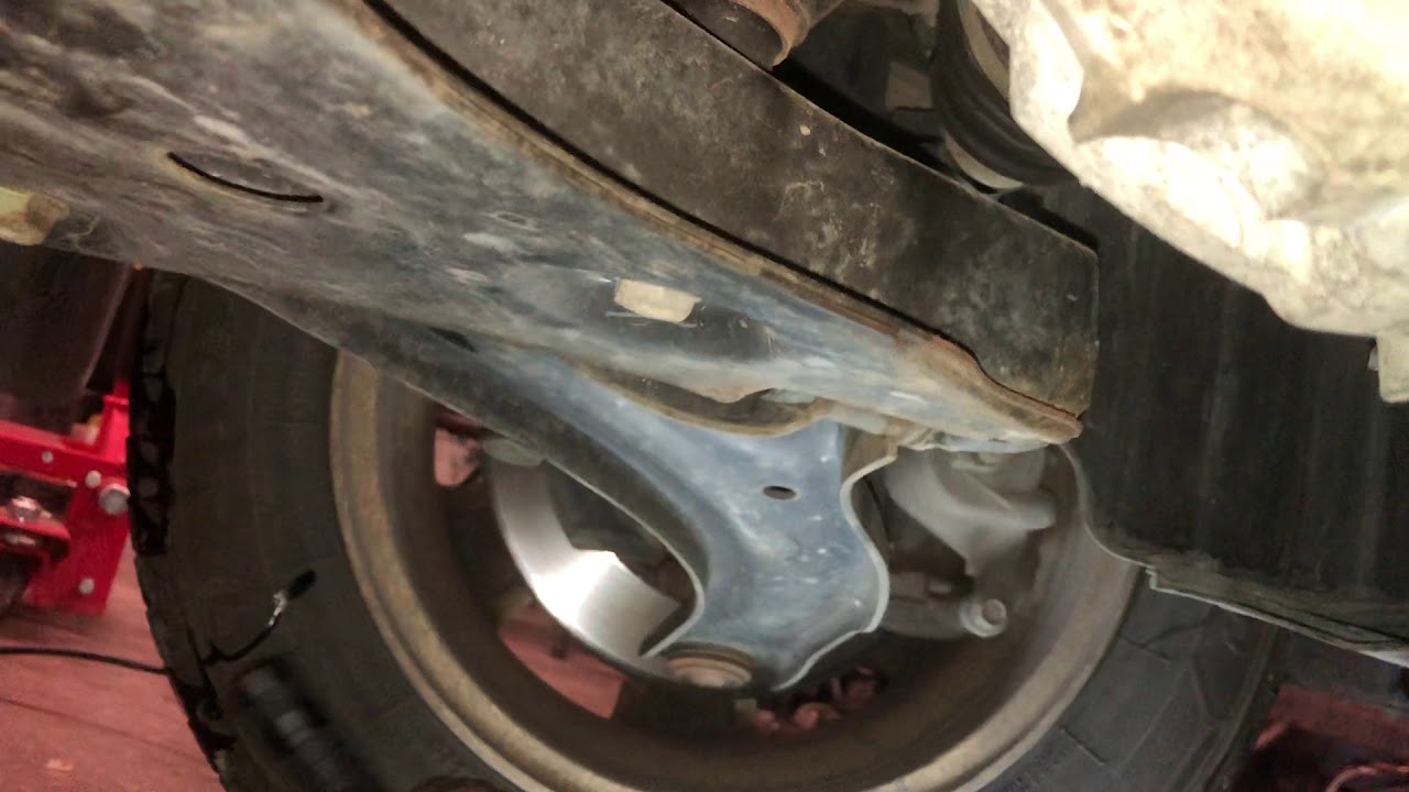 2008 Nissan Versa 1.8 crankshaft position sensor location. YouTube