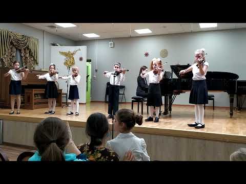 мишка с куклой.