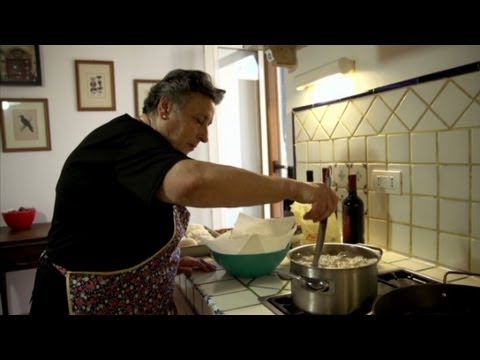 Sicily: Why Anthony Bourdain is on the lookout for a grandma (Parts Unknown, Italy)