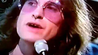 The Kinks - Days. With original snippet from the 1968 B & W promo. The Kinks - Days. With original snippet from the 1968 B & W promo.