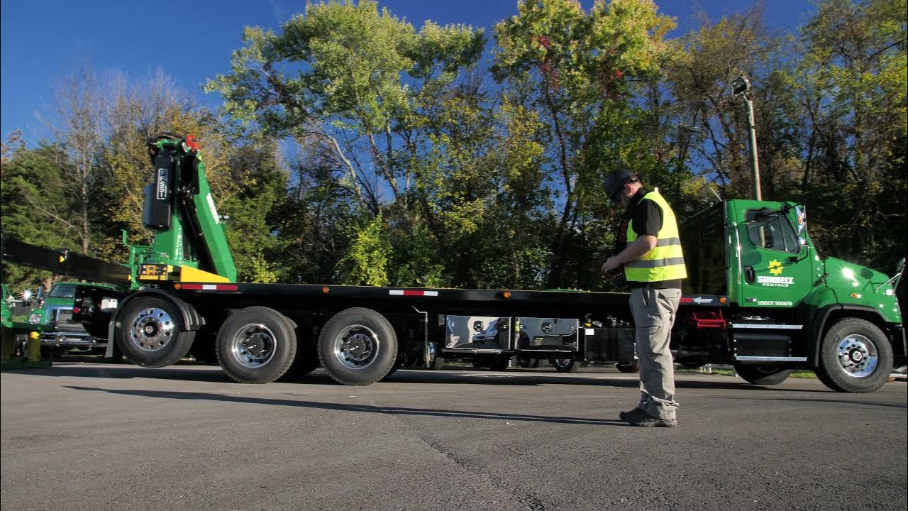 A Fassi F545RA crane installs Octopus sculpture - Fassi Crane