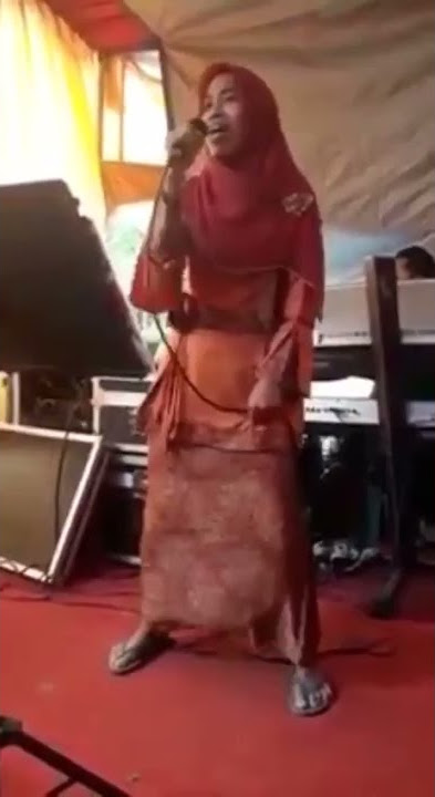 Nyonya gobas lagi manggung syantik