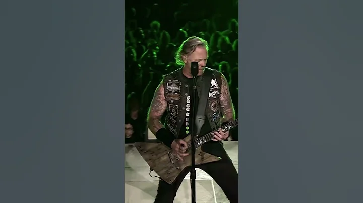 Crowd didnt let James Hetfield sing Master Of Puppets #SHORTS #Metallica