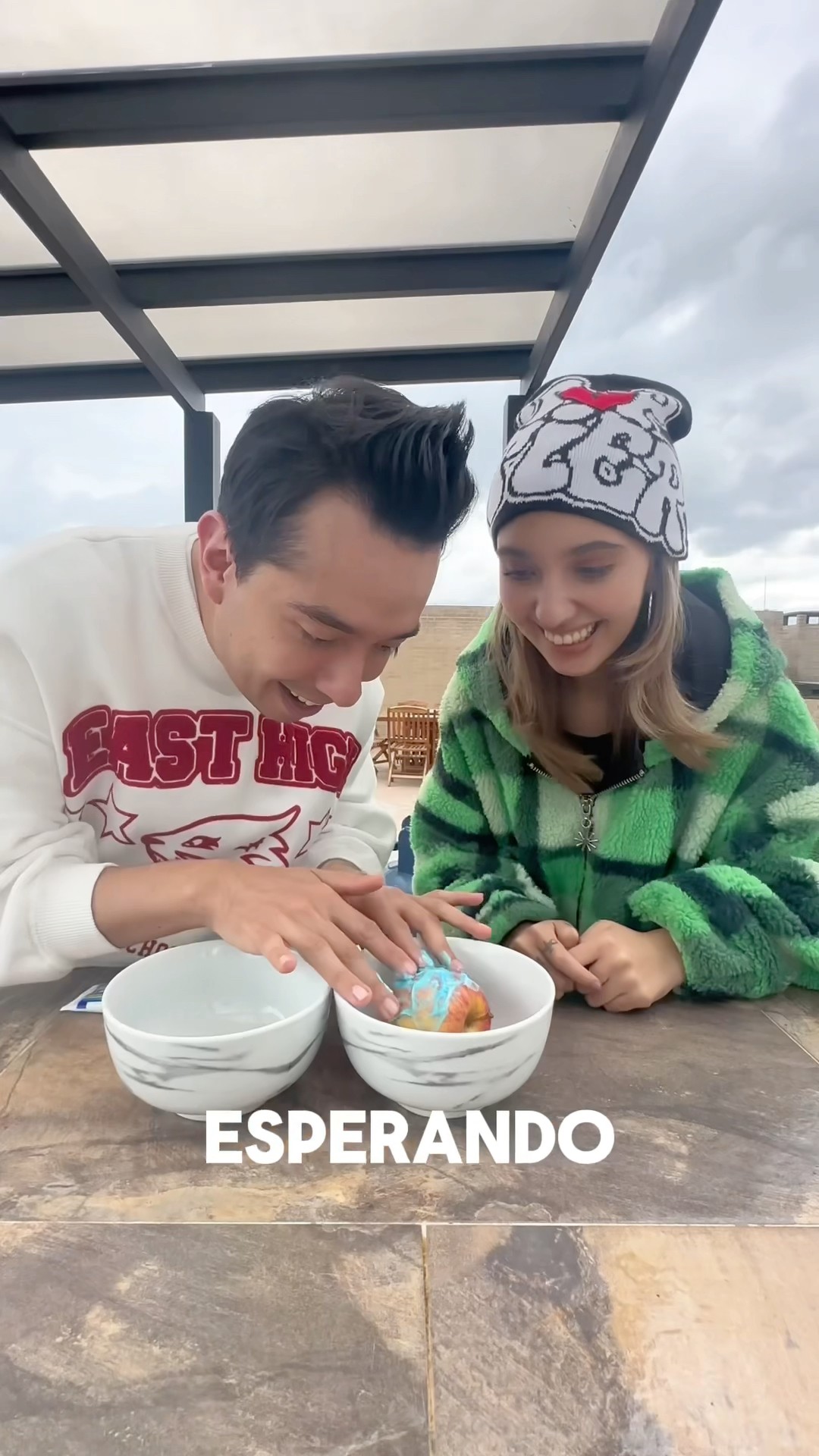 MANZANA VS CREMA DE DIENTES (UN SECRETO ?) @AmiRodrigueZZ #shorts