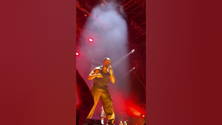 Tayc jette accidentellement sa bague à 20 000€ dans le public 😂💸 #Tayc #bague #concert #like
