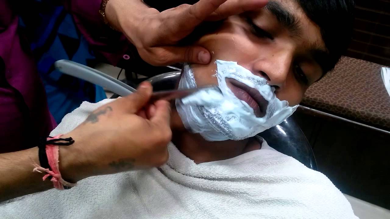 Gel Clean Shaving @ a barbershop Mumbai, India