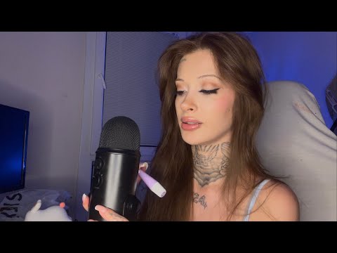 Akasi ASMR kanalı canlı yayında