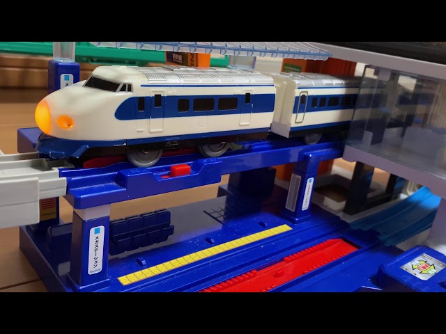 プラレール のぼってくだって立体交差！ メガ駅ビル を紹介し