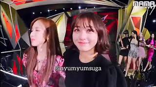 #1 TWICETEEN #97's DK SEVENTEEN & JIHYO TWICE moment at 2018 MAMA in HK 💙💛