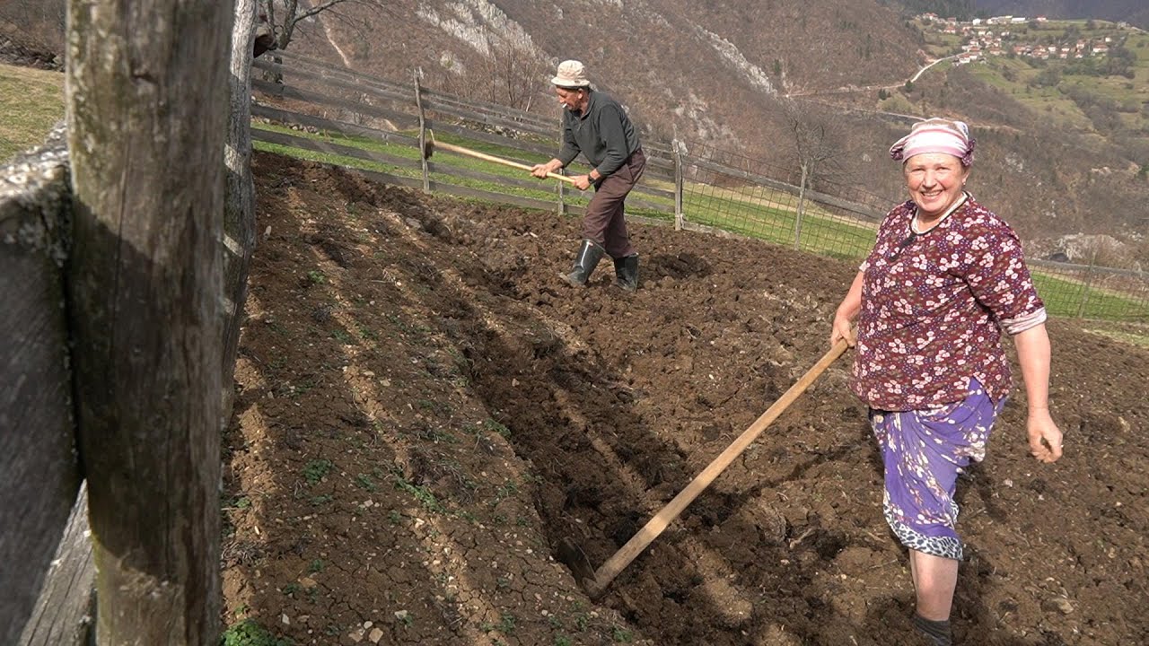 SELO ZAGRAĐE  NAŠ'O ME JE PRIJE 20 GODINA  DA  JE  BOGDO I PRIJE
