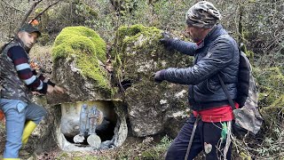 Мы открываем ящики с сокровищами в неизвестной затерянной церкви!!!