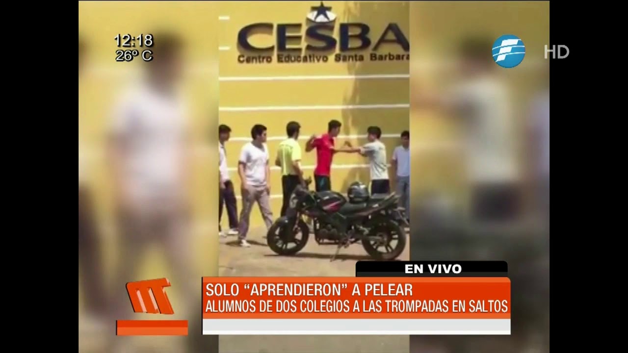 Alumnos se tomaron a trompadas en Saltos del Guairá - YouTube
