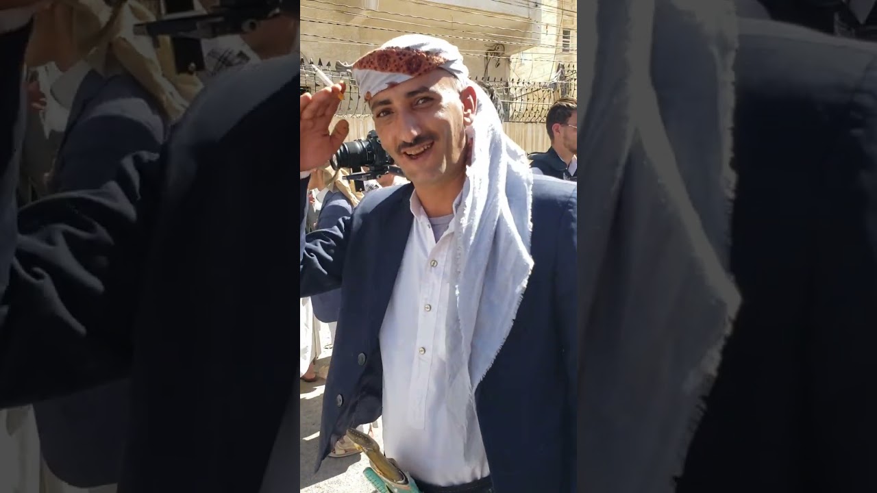 وصول الضيوف الى ساحه آل الفقيه مسور عمران في عرس محمد علي محسن الفقيه #اليمن #الظفاري #البرع_اليمني