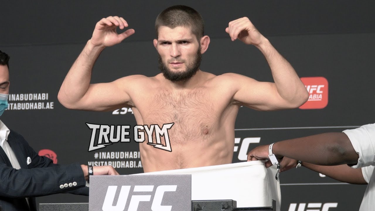 Хабиб сделал вес с полотенцем перед боем против Гэтжи / Khabib Nurmagomedov weight in UFC 254