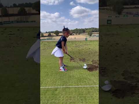 This little girl is in her Happy Gilmore era 👏